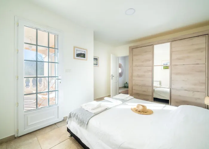 Les Oliviers - Climatisee Avec Piscine 别墅 *